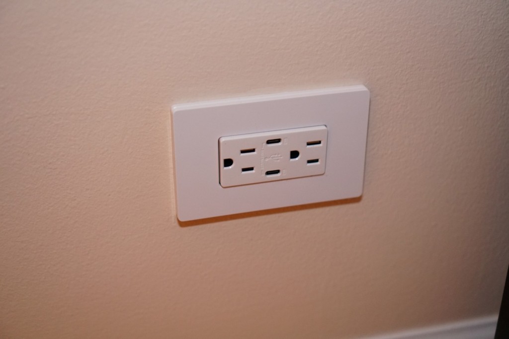 Leviton Dual Type C charging Wallplate